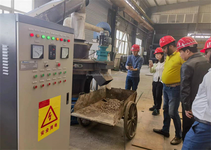 Yüksek kapasiteli dikey halka kalıp biyokütle pelet makinesi talaş işleme ahşap pelet makinesi CE ile