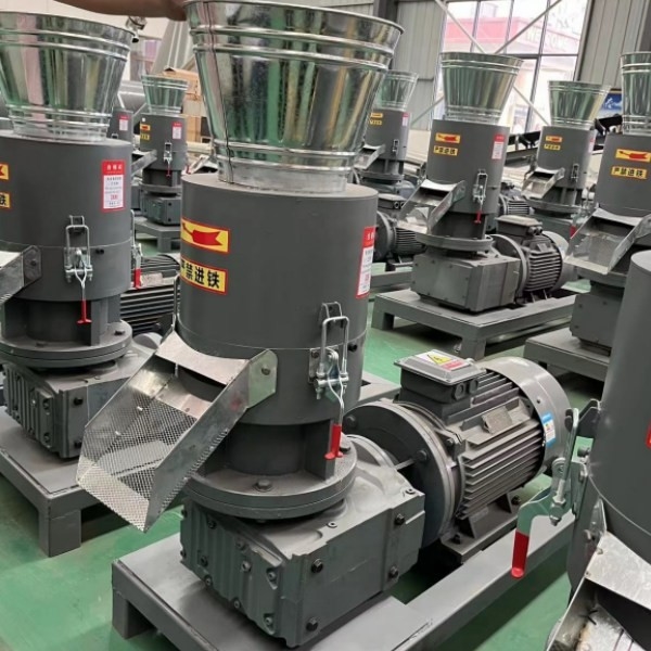 Saatte 200-500kg Talaş Ahşap Pelet Makinesi Endüstriyel Kullanım İçin Hareketli Rulo Ahşap Pelet Değirmeni Makinesi