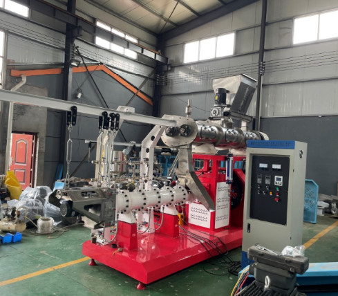 Çin Ünlü Evcil hayvan makineleri Fabrikası Hayvan Köpeği Kuş Sığır Beslenme Ekstrüder Pellet Yüzen Balık Beslenme Makinesi