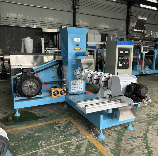 Otomatik 600-700 Kg Balık Yemleri Pellet Yapma Makinesi / DGP120 Pet Dog Cat Food Pellet Extruder
