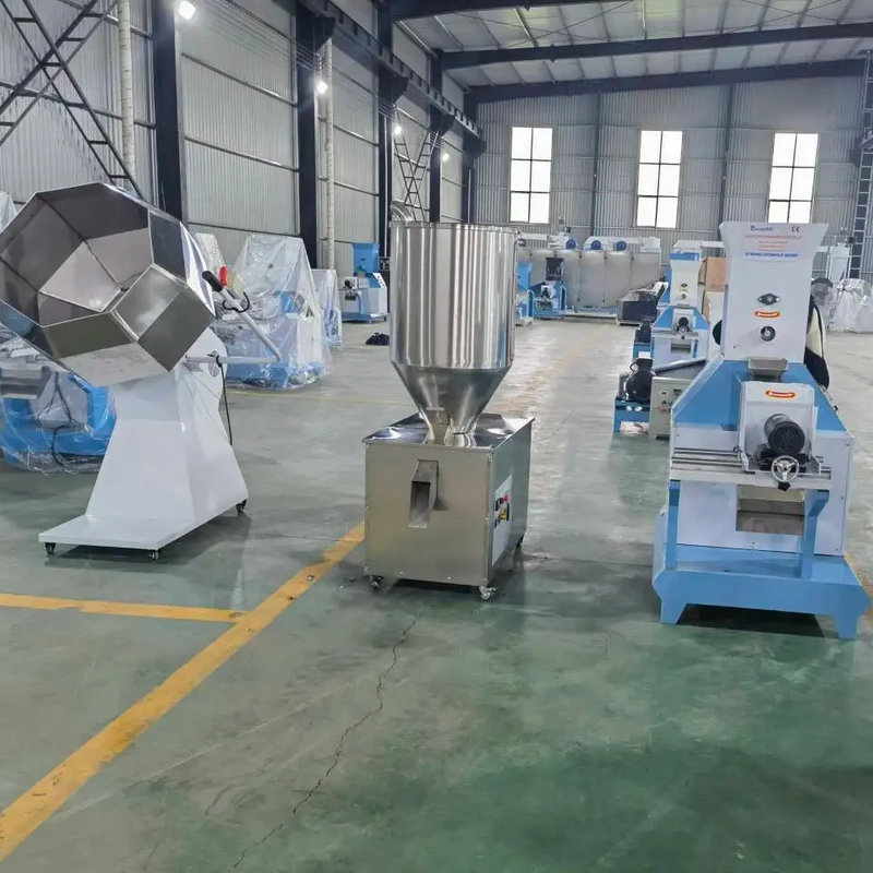 132kW Güç Dijital Sıcaklık Kontrolü Köpek Besleyici Ekstrüder 220V/380V Voltaj 40-2000kg/h Kapasite