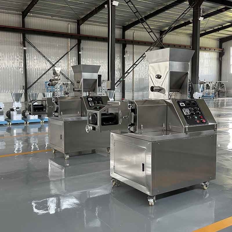Balık yemleri üretim ekipmanları Çiftlik için yüzen balık yemleri üretim hattı