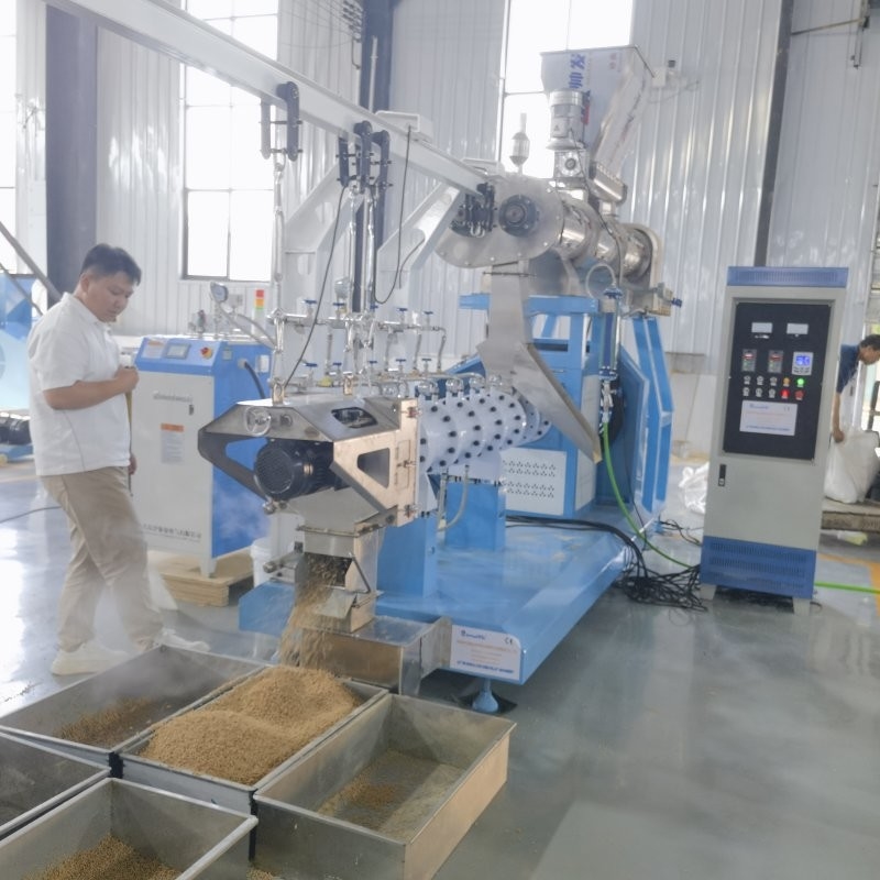 1t/h Kapasite CE SGS Yüzücü Balık Tilapia Besin Pellet Ekstrüder Makinesi Buhar Kondisyonerli