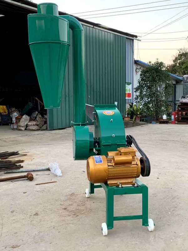 Yem Kırıcı ve Öğütücü Çim Yemi İşleme Makinesi Dizel Motor Mısır Pirinç Kabuğu Mısır Öğütme Makinesi çekiçli değirmen
