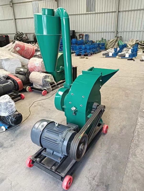 Yem Kırıcı ve Öğütücü Çim Yemi İşleme Makinesi Dizel Motor Mısır Pirinç Kabuğu Mısır Öğütme Makinesi çekiçli değirmen