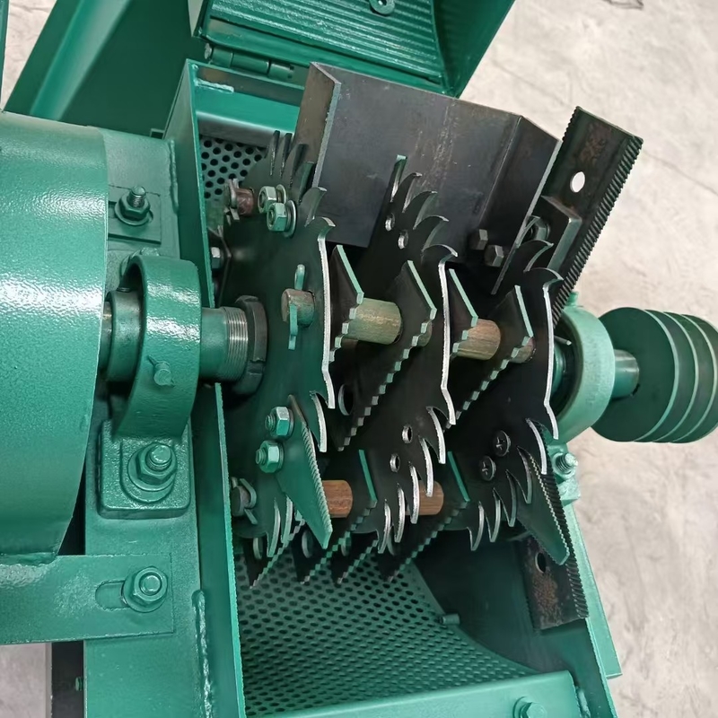 Küçük Ahşap Pellet Makinesi Yüksek Karbon Çelik Kılıç Malzemesinden Yapılmış Ahşap Pellet Fırını İçin