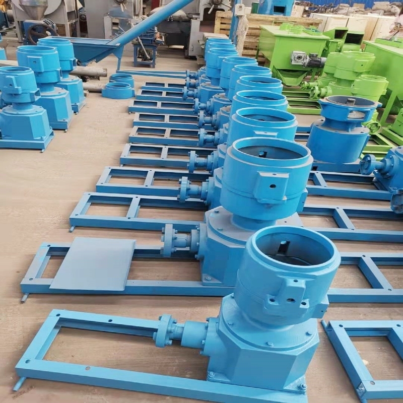 Küçük Ölçekli Yem Pellet Yapma Makinesi 4KW Motor Elektrikli Tipi Hayvan Yemleri Mühennesi