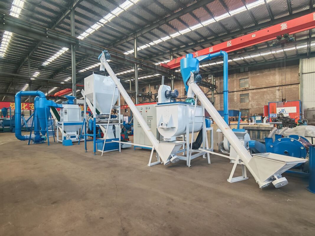 2000kg/H Kapasite Tavuk Yemleri İçin Paslanmaz Çelik Yapılışıyla Ring Die Feed Pellet Mill