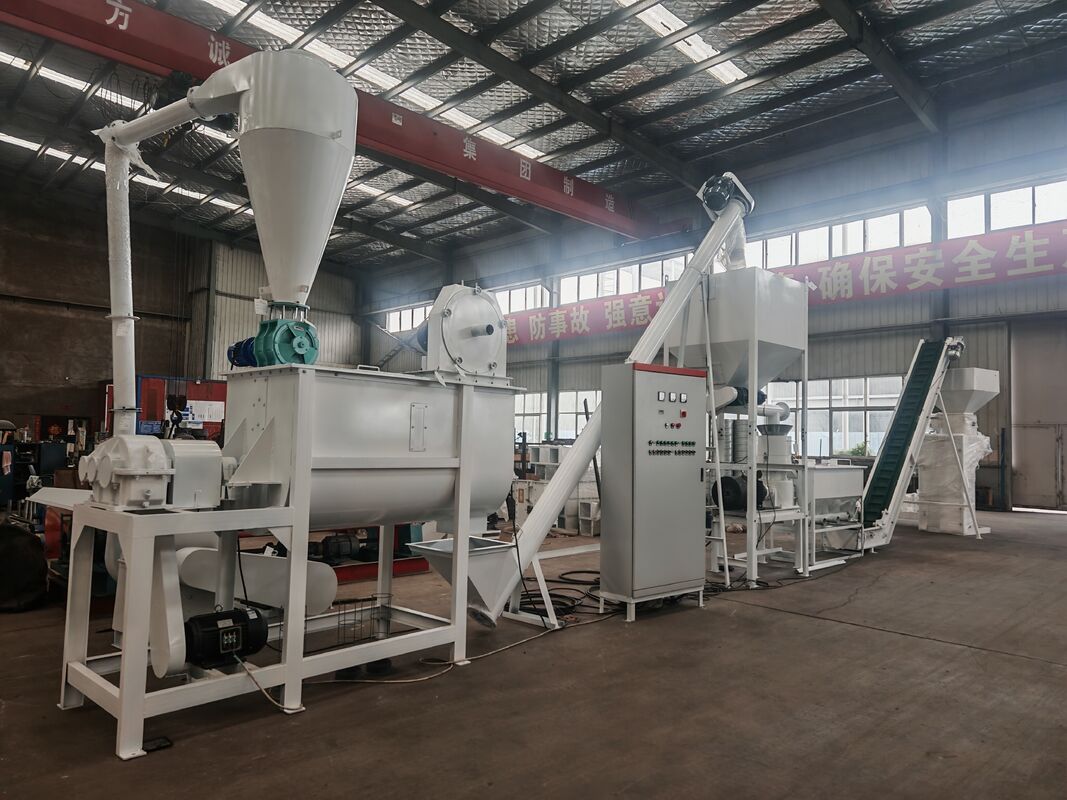 2000kg/H Kapasite Tavuk Yemleri İçin Paslanmaz Çelik Yapılışıyla Ring Die Feed Pellet Mill